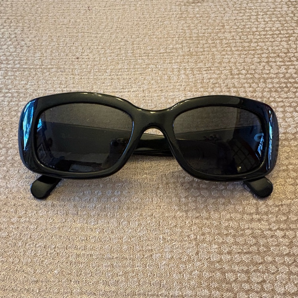 Ray-Ban Classic Black Sunglasses Style 4122